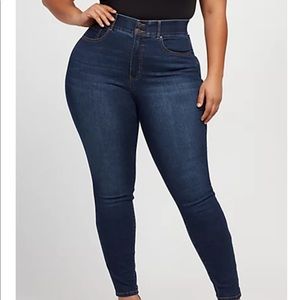 NWOT DARK WASH CURVY SKINNY JEANS plus-size 16 fashion to figure